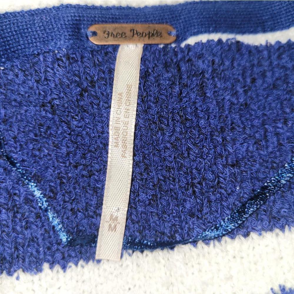 Women's Free People Blue and White Striped Sweater Size M - Picture 6 of 6